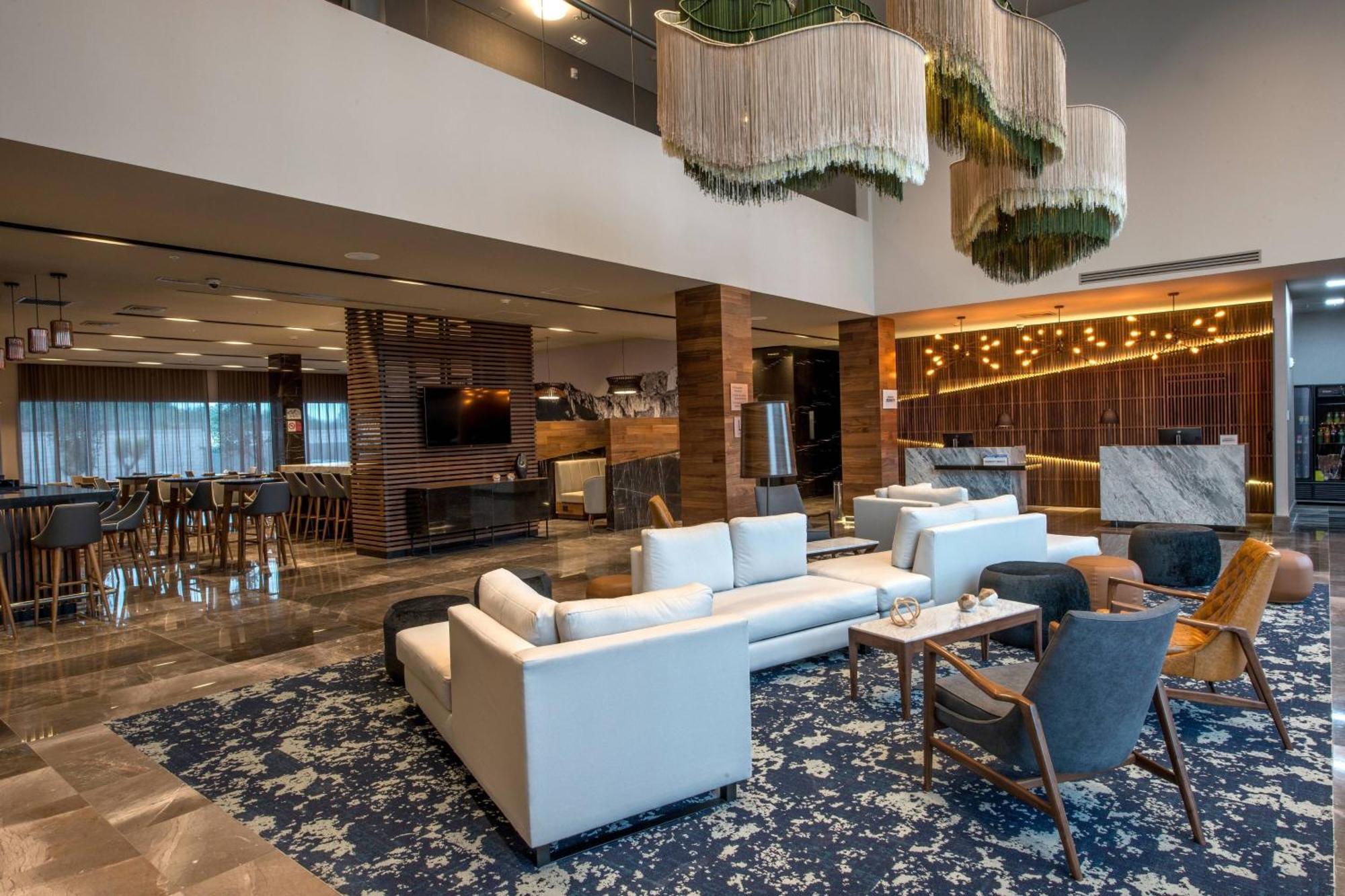Courtyard By Marriott San Luis Potosi, Los Lagos Eksteriør bilde